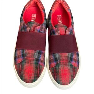 NWT Ladies Renvy Sneakers Size 8.5 M